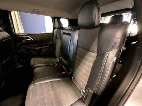 Used 2025 Mitsubishi Outlander SE AWD/4WD image 15