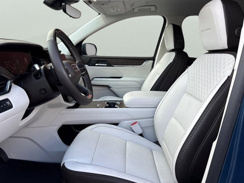 Used 2025 GMC Acadia Denali w/ Super Cruise Package image 14