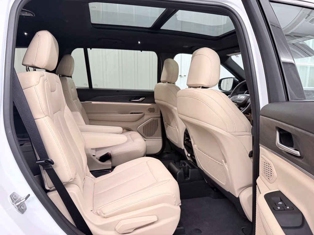 Used 2025 Jeep Grand Cherokee L Limited w/ Luxury Tech Group II RWD image 44