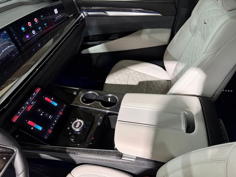 Certified 2026 Cadillac Escalade V w/ LPO, Onyx Lite Package AWD/4WD image 19
