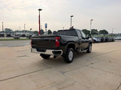 Used 2022 Chevrolet Silverado 2500 LT w/ Convenience Package AWD/4WD image 5