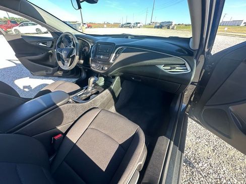 Used 2018 Chevrolet Malibu LS image 29