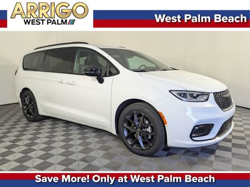 New 2026 Chrysler Pacifica Select w/ S Appearance Package image 1