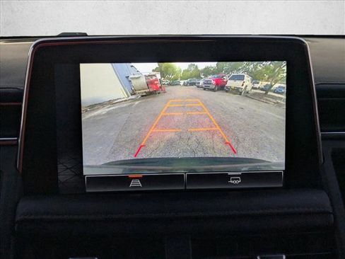 Used 2022 GMC Yukon SLE w/ Gmc Pro Safety Plus Package image 13