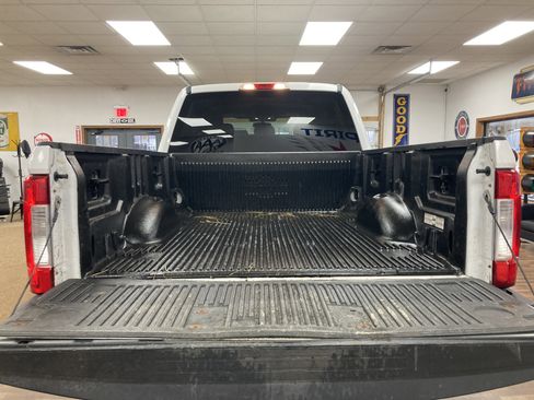 Used 2019 Ford F250 XLT AWD/4WD image 15