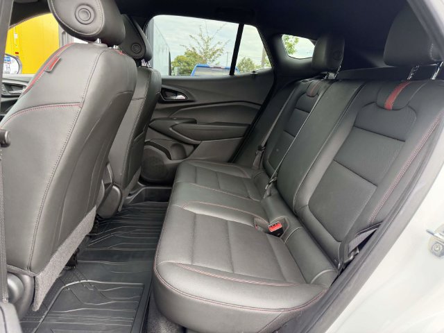 Certified 2024 Chevrolet Trax RS w/ Sunroof Package FWD image 15