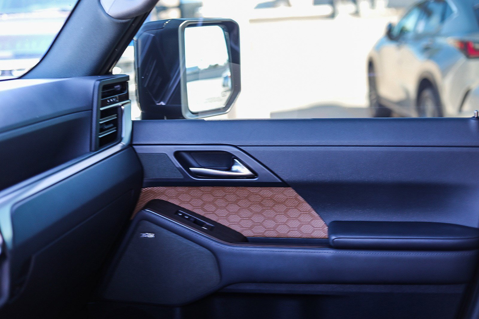 Used 2024 Lexus GX 550 w/ Cold Area Package AWD/4WD image 21