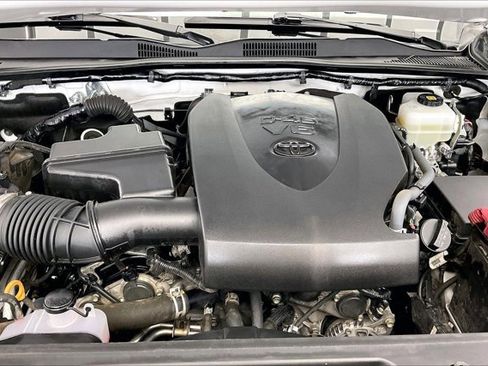 Used 2020 Toyota Tacoma TRD Off-Road image 9