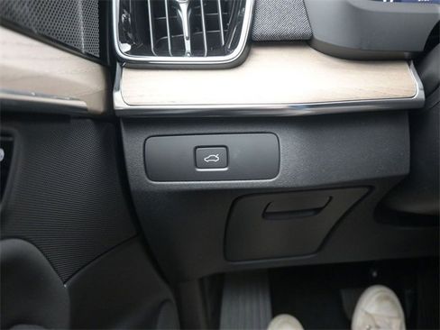 New 2026 Volvo XC90 B6 Plus w/ Protection Package Premier image 29