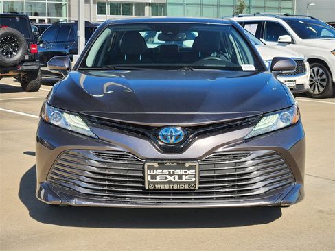 Used 2019 Toyota Camry XLE image 2