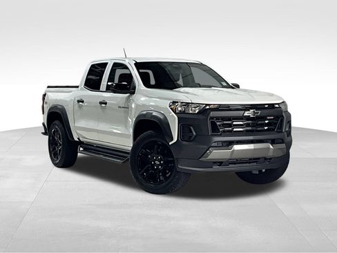 Used 2024 Chevrolet Colorado Trail Boss w/ Technology Package AWD/4WD image 1
