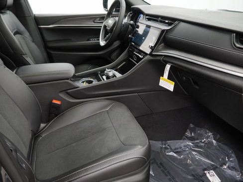 New 2026 Jeep Grand Cherokee Altitude image 33