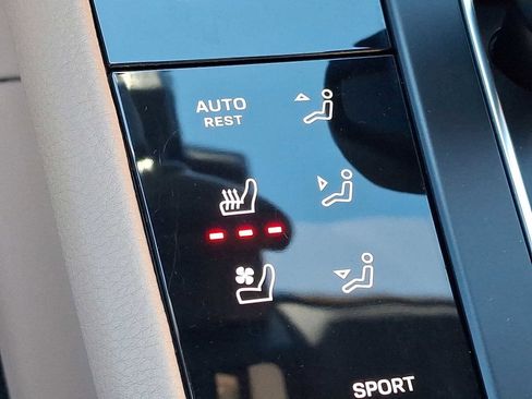 Used 2024 Porsche Macan image 19