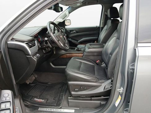 Used 2020 Chevrolet Suburban LT image 19