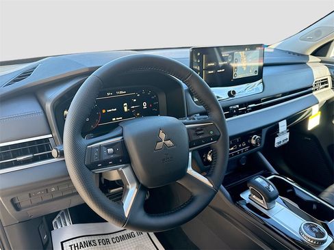 New 2026 Mitsubishi Outlander SEL image 9