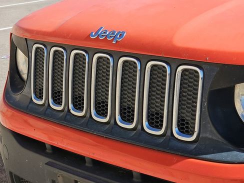 Used 2016 Jeep Renegade Latitude image 4