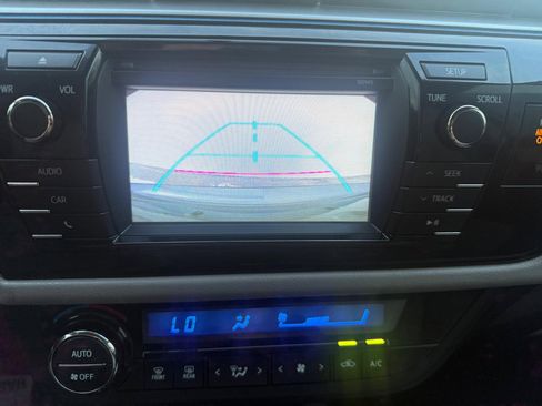 Used 2015 Toyota Corolla LE Premium image 12