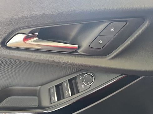 Used 2025 Chevrolet Equinox RS w/ Safety and Technology Package image 10