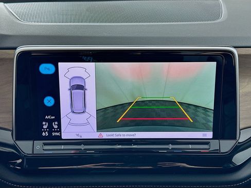 Used 2025 Volkswagen Atlas SE image 22