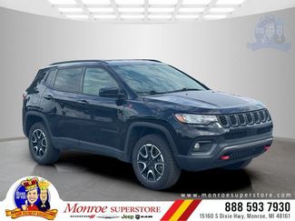 Certified 2025 Jeep Compass Trailhawk AWD/4WD video 1