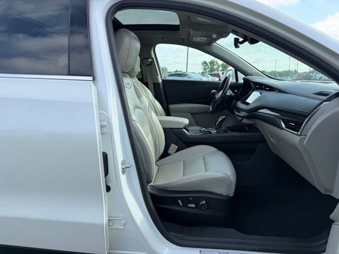 Used 2021 Cadillac XT4 Premium Luxury AWD/4WD image 11