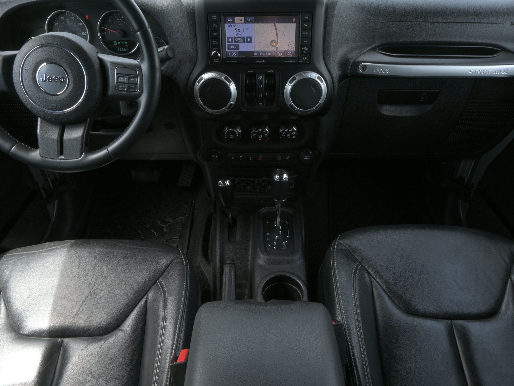 Used 2013 Jeep Wrangler Unlimited Rubicon w/ Connectivity Group AWD/4WD image 14