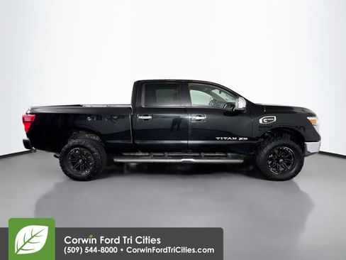 Used 2016 Nissan Titan SL image 18