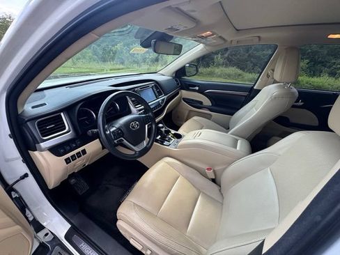Used 2018 Toyota Highlander Limited Platinum AWD/4WD image 18