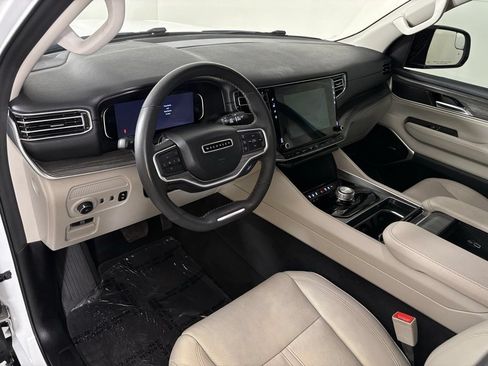 Used 2024 Jeep Wagoneer L Series II RWD image 21
