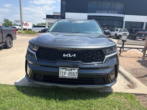 Used 2023 Kia Sorento S w/ Panoramic Sunroof Package FWD image 4