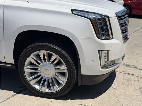 Used 2017 Cadillac Escalade Platinum RWD image 7