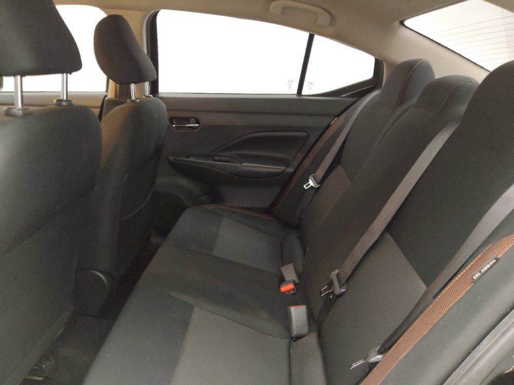Used 2022 Nissan Versa SR FWD image 18