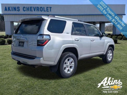 Used 2022 Toyota 4Runner SR5 AWD/4WD image 4
