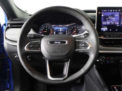 Used 2024 Jeep Compass Latitude image 35