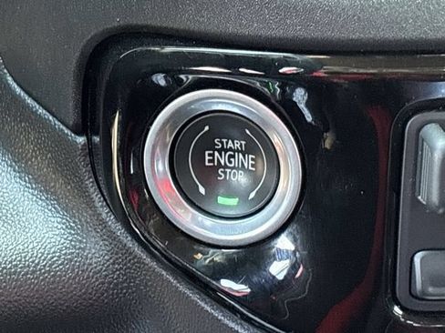 Certified 2023 Chevrolet Silverado 1500 High Country w/ Technology Package AWD/4WD image 17