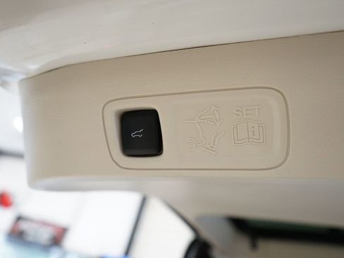 Used 2020 Lincoln Navigator Black Label w/ Cargo Convenience Package image 64