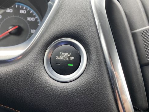 Used 2021 Chevrolet Traverse LT image 25