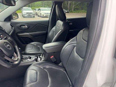 Used 2019 Jeep Cherokee Limited AWD/4WD image 12