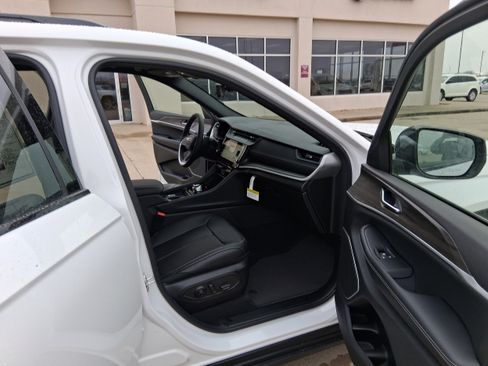 New 2026 Jeep Grand Cherokee Limited image 18