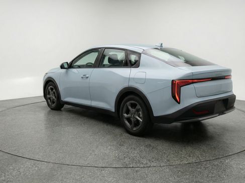 Used 2025 Kia K4 LXS FWD image 6