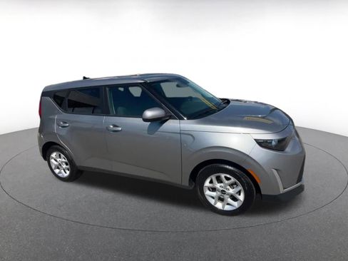Used 2025 Kia Soul LX w/ LX Technology Package FWD image 2