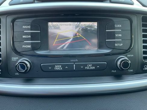 Used 2017 Kia Sorento AWD image 19