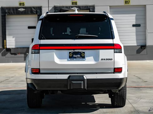 Used 2025 Lexus GX 550 image 10