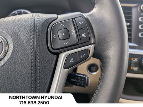 Used 2019 Toyota Highlander XLE image 28