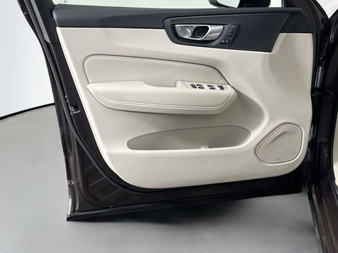 Used 2023 Volvo XC60 T8 Plus image 18