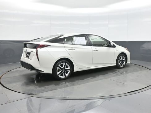 Used 2016 Toyota Prius Three Touring image 7