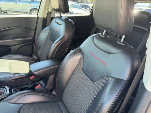Used 2020 Jeep Compass Trailhawk AWD/4WD image 12