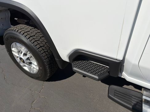 Used 2025 Chevrolet Silverado 2500 LT w/ Convenience Package image 14