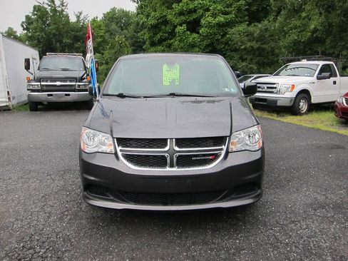 Used 2019 Dodge Grand Caravan SE FWD image 3