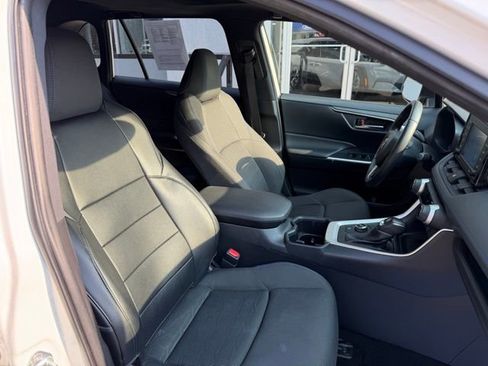 Used 2022 Toyota RAV4 SE w/ Convenience Package image 21